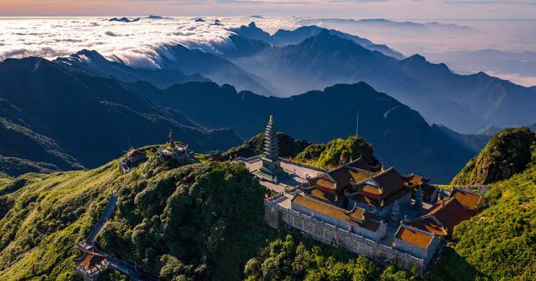 Quần thể tâm linh hùng vĩ tại Fansipan