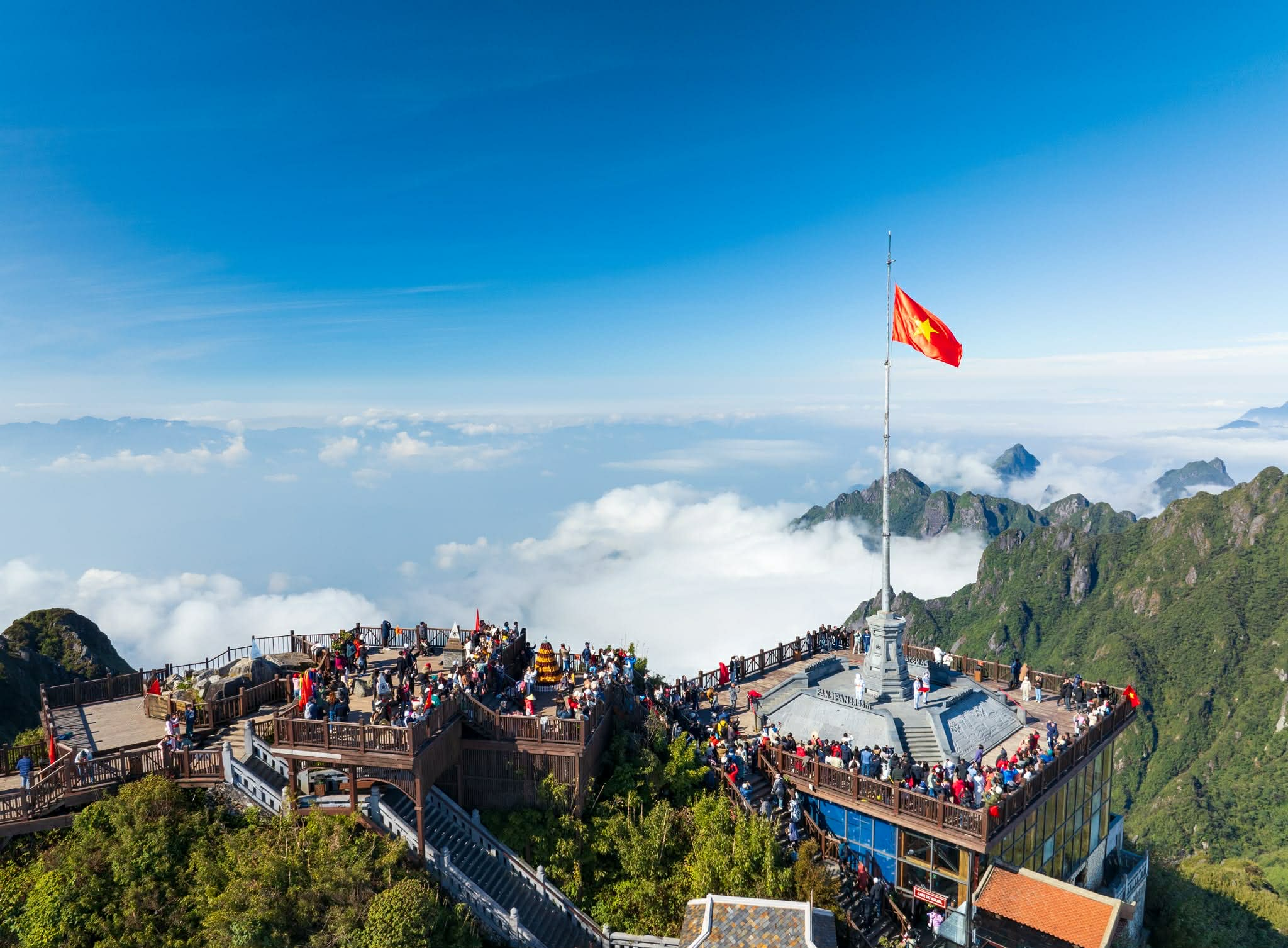 Mỗi mùa trong năm Fansipan lại mang vẻ đẹp riêng.