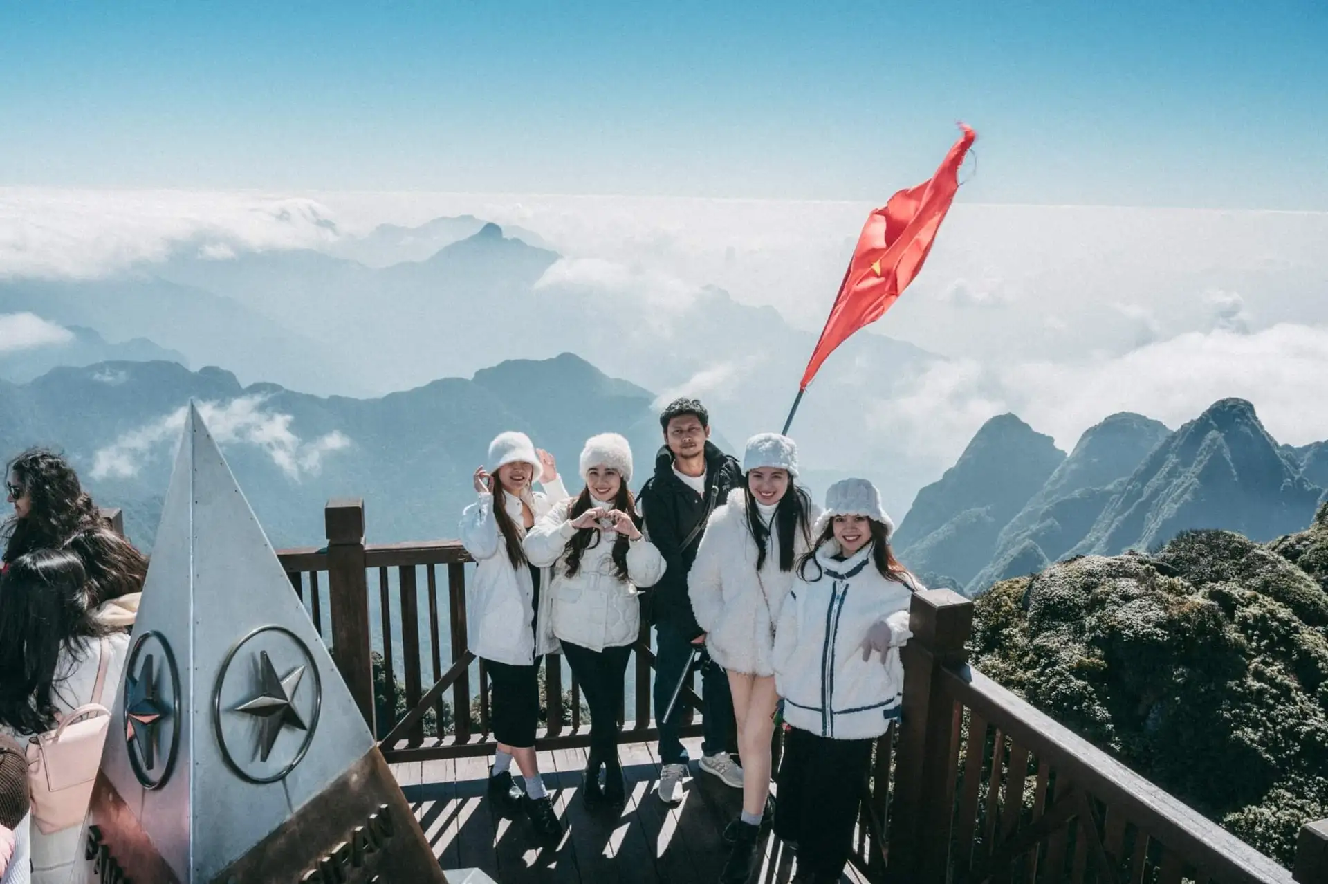 Fansipan – “Nóc nhà Đông Dương” giữa dãy Hoàng Liên Sơn, điểm đến nổi bật trong hành trình khám phá Sa Pa (Nguồn: Sưu tầm)