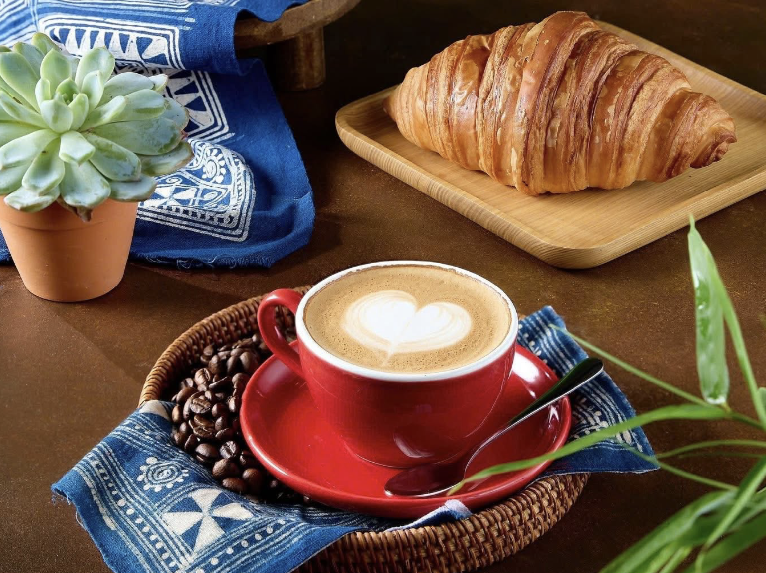 Menu của Cà phê Du Soleil được thiết kế để chiều lòng mọi du khách. (Nguồn: Sưu tầm)