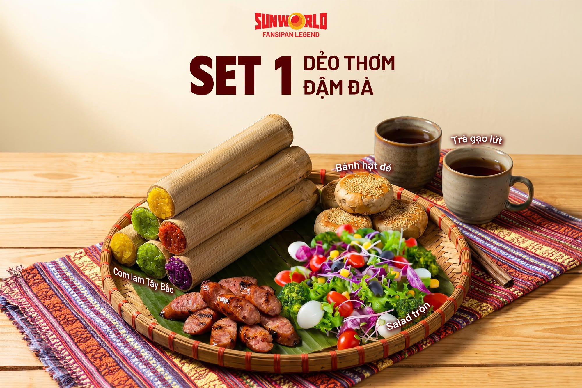 Set cơm lam và lạp xưởng nướng mang đến hương vị Tây Bắc đậm đà tại Nhà hàng Chợ Quê