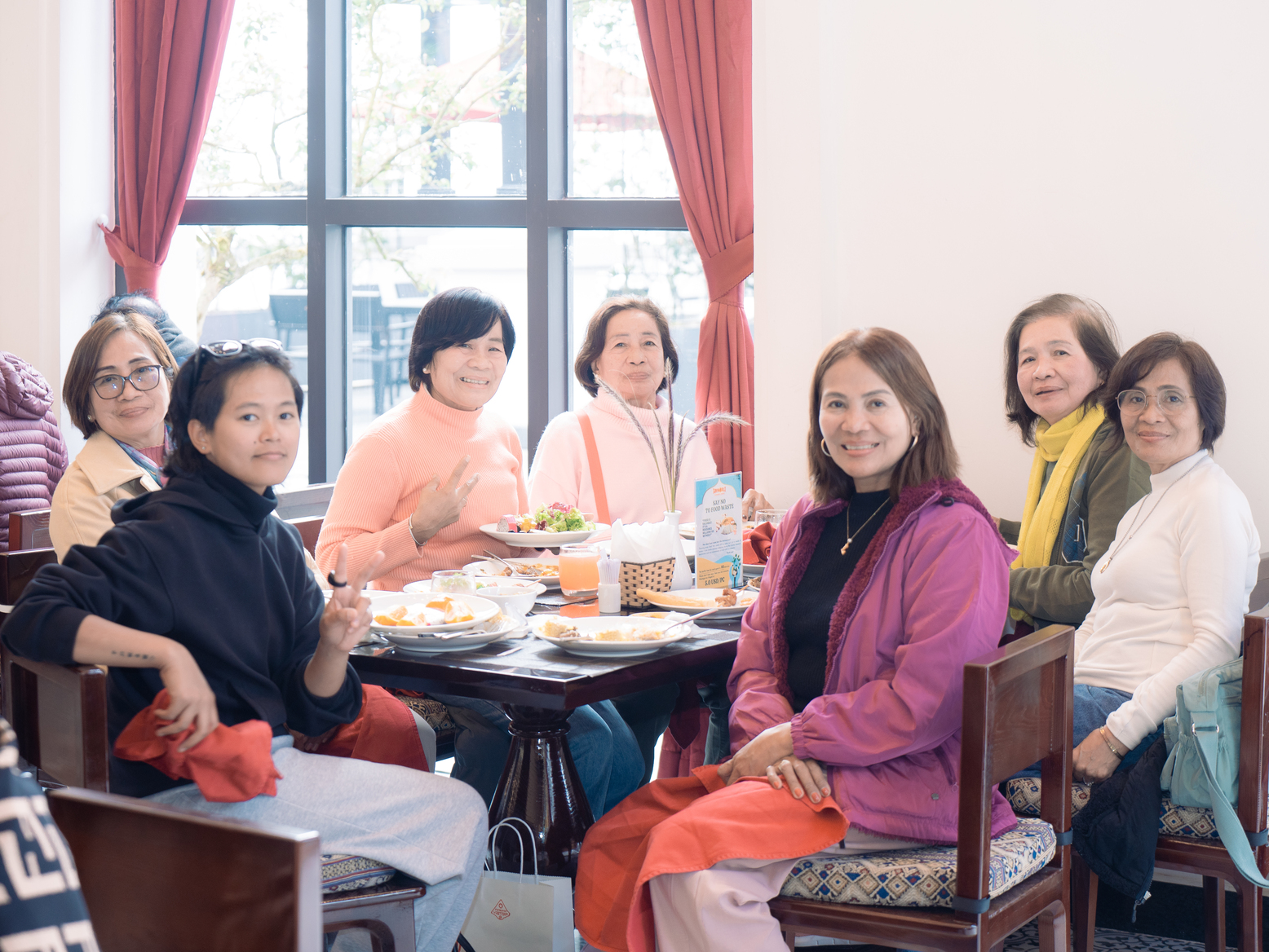 Tọa lạc tại Ga đi cáp treo Hoàng Liên, Nhà hàng Sharia là điểm dừng chân thuận tiện ngay trên hành trình chinh phục Fansipan