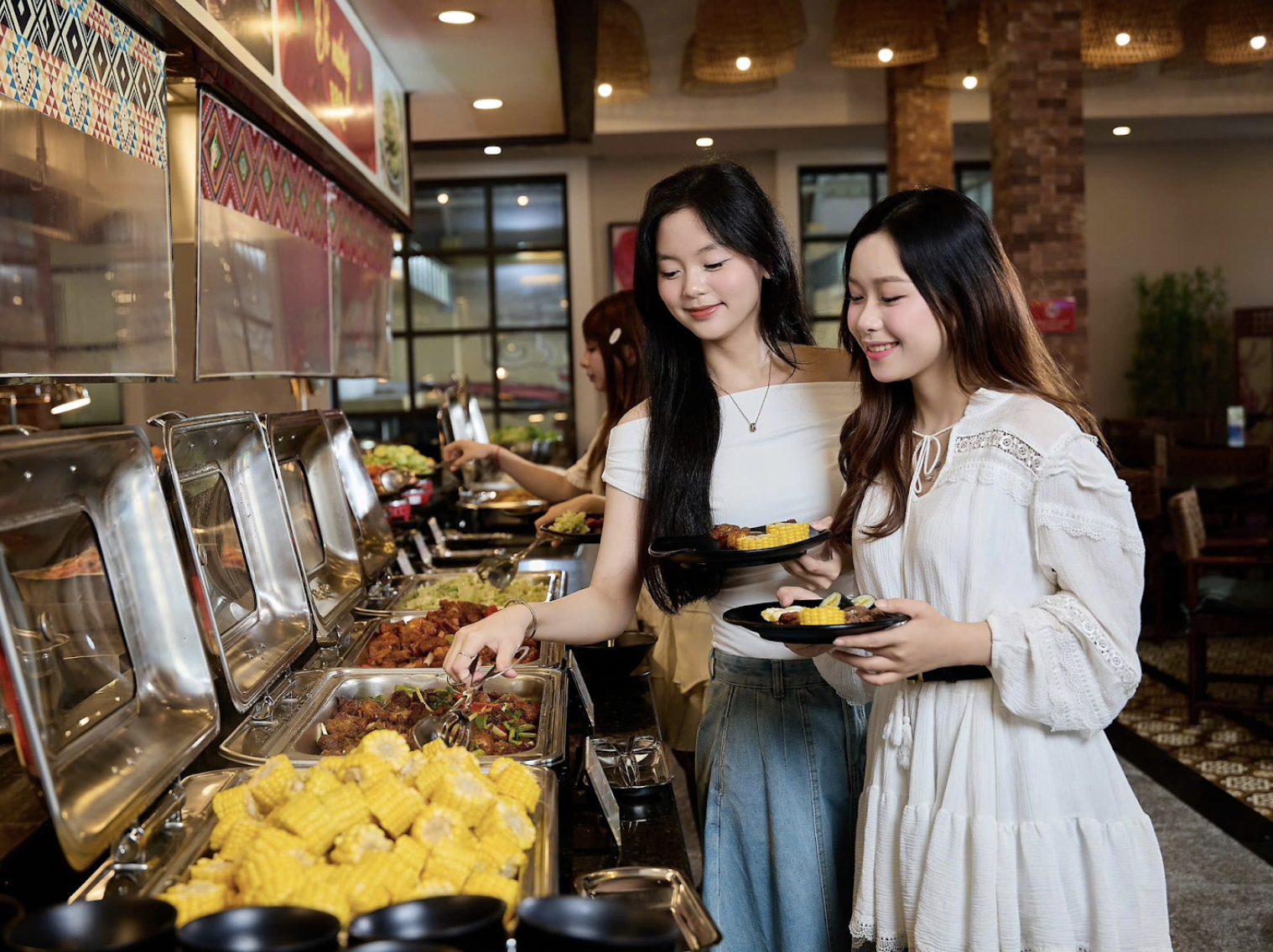 Nhà hàng buffet Vân Sam mang đến không gian thưởng thức ẩm thực thuận tiện trong hành trình khám phá Fansipan