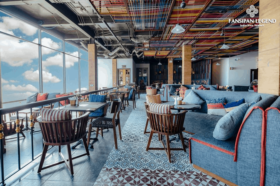 Nhà hàng Đỗ Quyên nằm tại tầng 1 nhà ga Fansipan. 