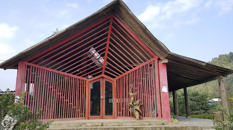 Kiến trúc ngôi nhà lấy cảm hứng từ sắc đỏ của chiếc khăn đội đầu