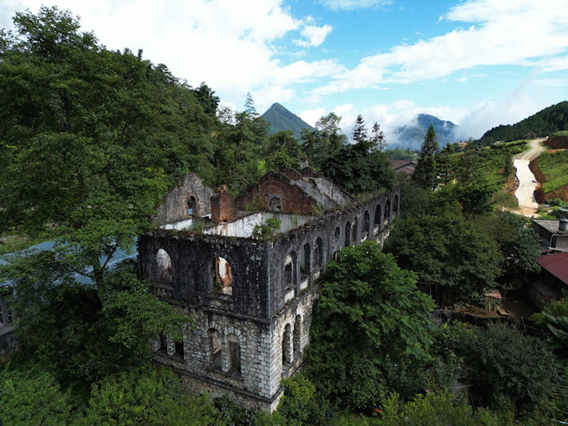 Tu viện cổ Tả Phìn nhìn từ trên cao