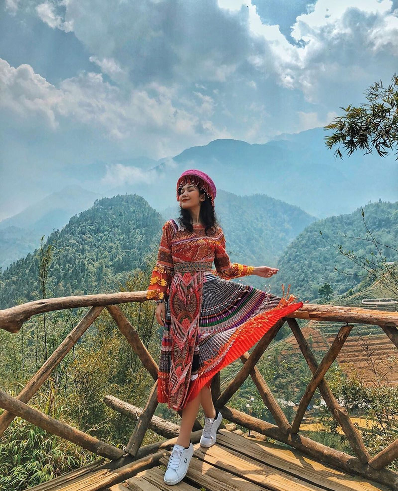 Đi Sa Pa mùa xuân mặc các bộ trang phục dân tộc để hoà mình với khung cảnh ngày xuân