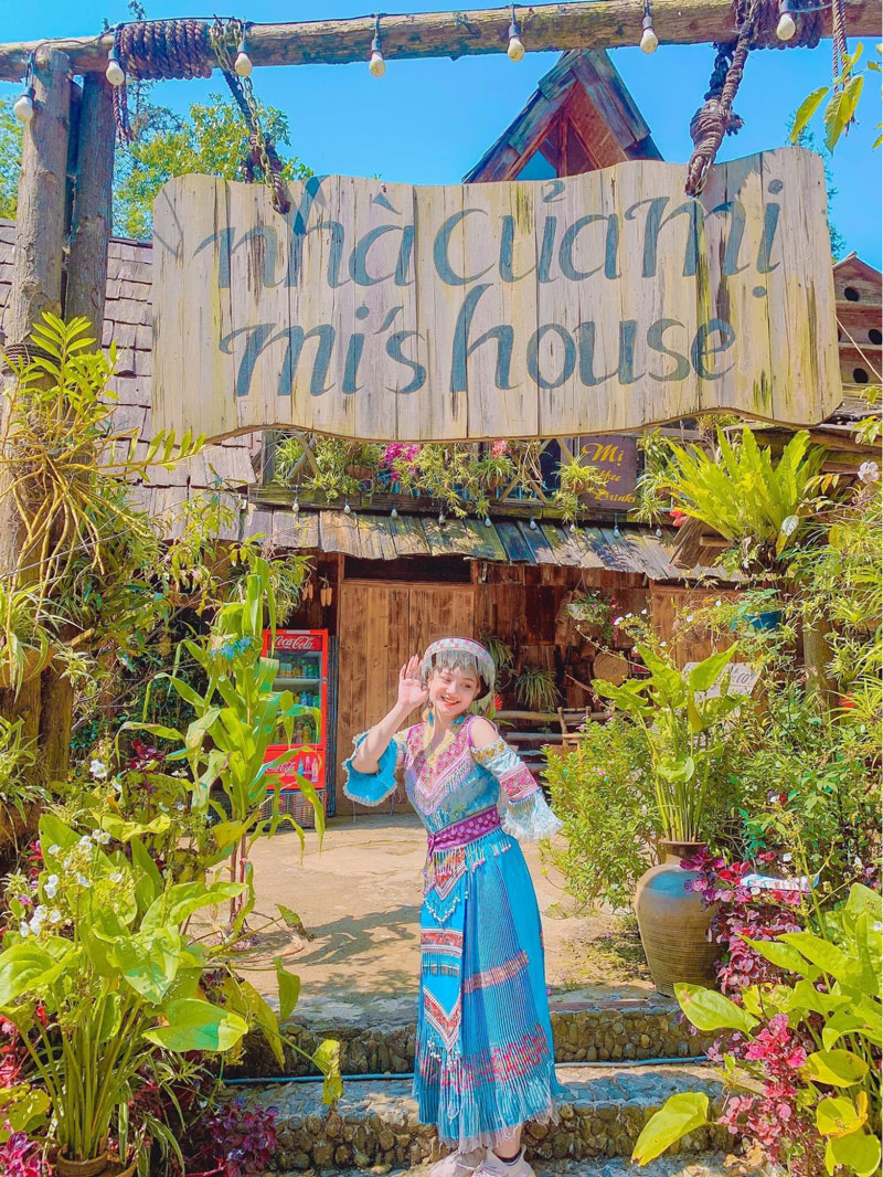 Biển hiệu Nhà Của Mị là góc chụp ảnh không nên bỏ qua