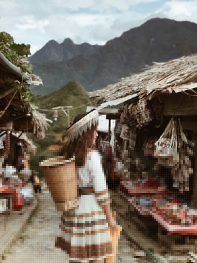 Con đường bậc thang lát đá dẫn xuống bản Cát Cát là địa điểm chụp ảnh ở bản Cát Cát được nhiều bạn trẻ săn đón