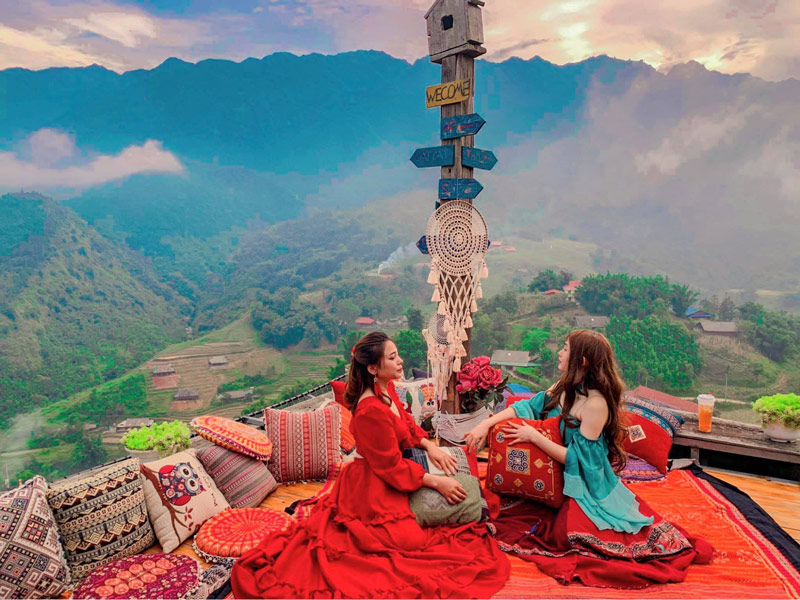 Góc sống ảo trên sân thượng với phong cách bohemian