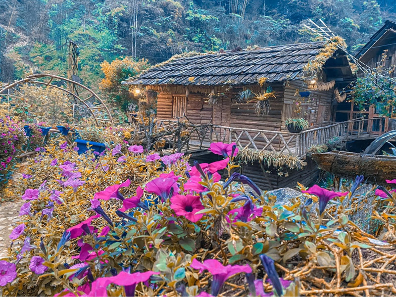Căn nhà cổ của đồng bào H’Mông tại bản Cát Cát