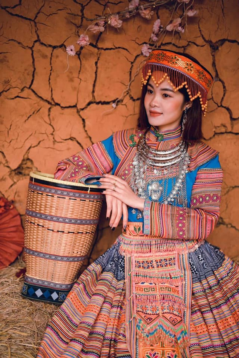 Những kiểu dáng tự nhiên sẽ giúp bạn tự tin hơn khi chụp ảnh ở bản Cát Cát