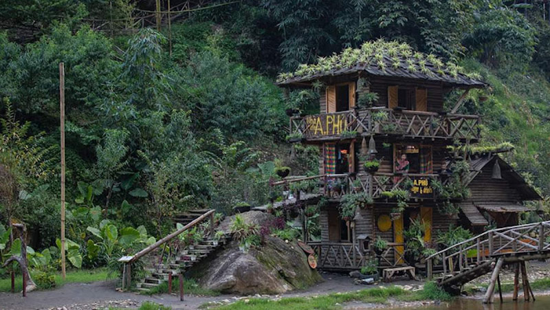 Quán cafe A Phủ nhìn từ xa