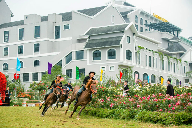 Khi đến Ga Mường Hoa, du khách không nên bỏ qua sự kiện Vó ngựa trên mây