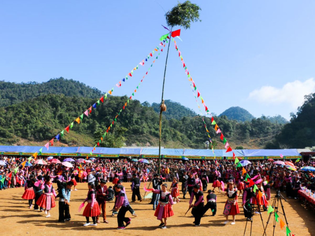 le-hoi-hoa-chuoi-la-nghi-le-doc-dao-cua-nguoi-xa-pho