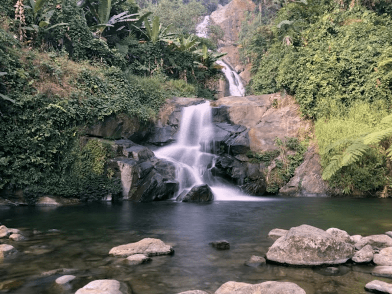 Cận cảnh thác suối Nhuần