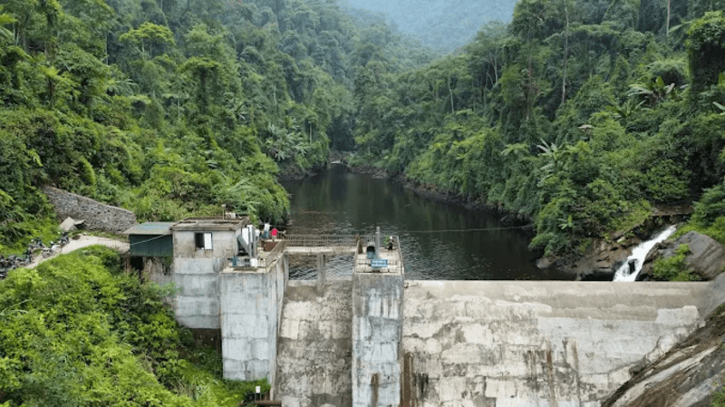 Cạn cảnh đập thủy điện Nậm Nhùn