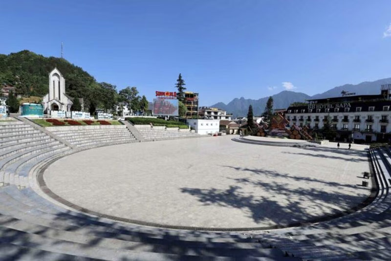 Có 3 trục đường chính để di chuyển đến quảng trường Sa Pa