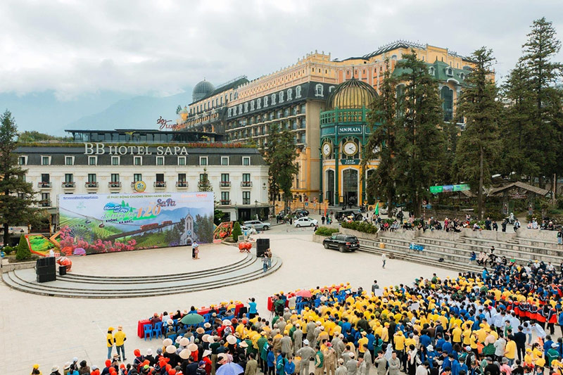 Quảng trường ở Sa Pa là địa điểm tổ chức nhiều sự kiện lớn của địa phương
