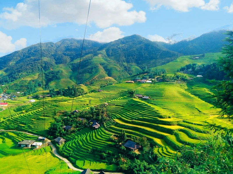 Bản Tả Phìn nhìn từ trên cao