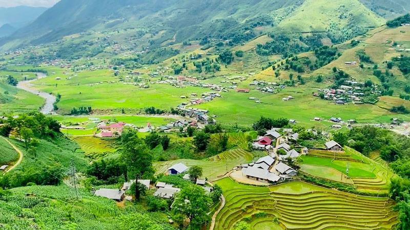 Toàn cảnh địa thế của bản Tả Van