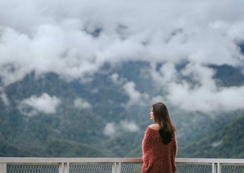 Du khách check in với biển mây khi tới núi Hàm Rồng vào khoảng tháng 11 hằng năm