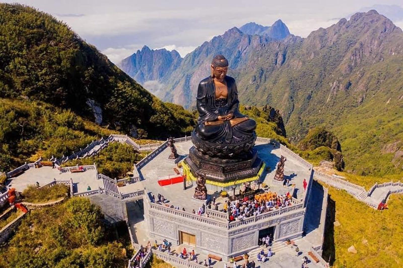 Chiêm bái tại Đại tượng Phật và tham gia nghi lễ Phật giáo quan trọng