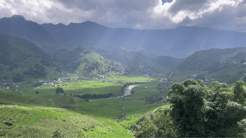 Chụp ảnh Sa Pa mùa hè với những cánh đồng ruộng bậc thang tại Bản Lao Chải