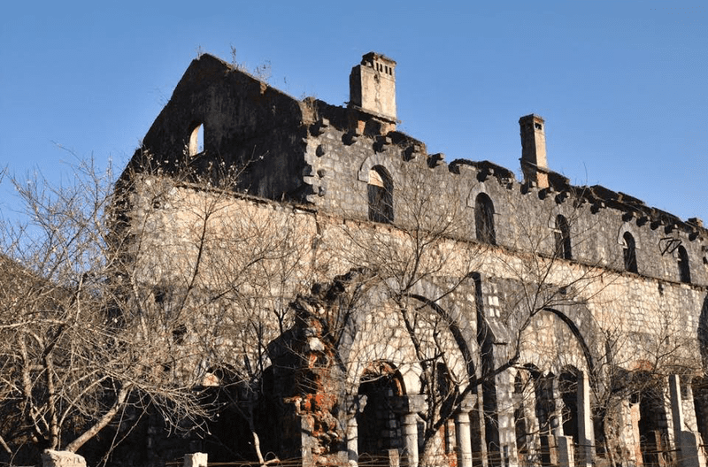 Nét đẹp như được phủ một lớp bụi thời gian của Tu viện cổ Tả Phìn