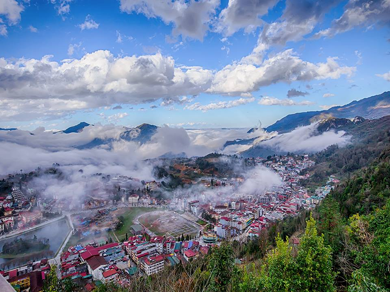 Núi Hàm Rồng cũng là toạ độ săn mây lý tưởng của nhiều bạn trẻ