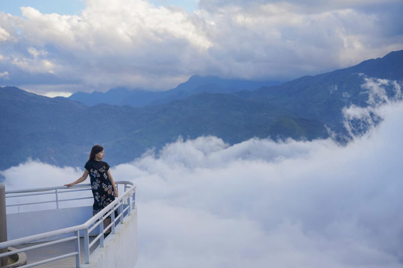 Sóng mây mềm mại nhìn từ Rock Garden Sapa Homestay 