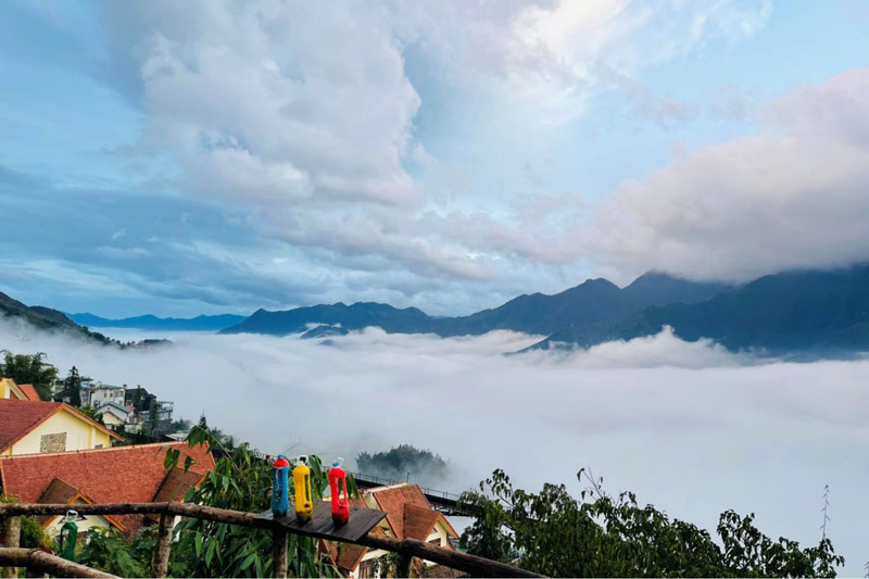 “Ngôi làng” Lá đỏ Homestay - Homestay săn mây Sa Pa được bao phủ bởi màn mây trắng dày đặc 