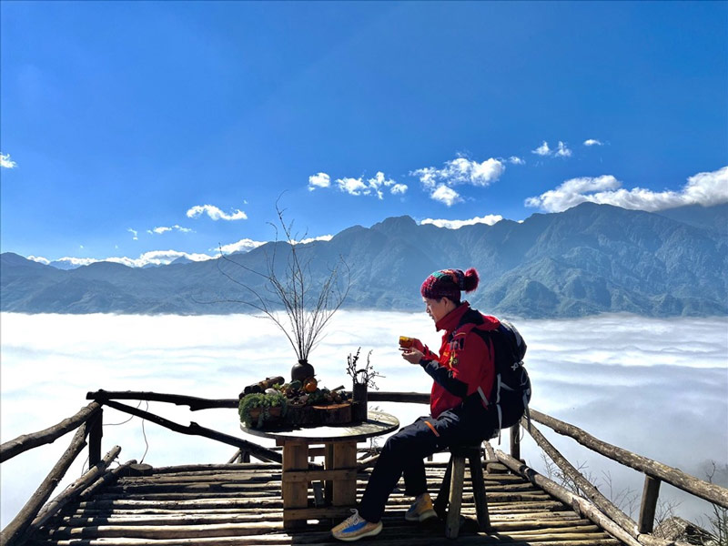  Lựa chọn trang phục phù hợp, dễ vận động là kinh nghiệm săn mây Sa Pa