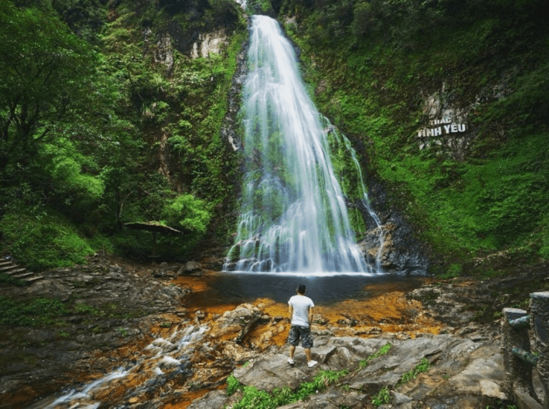 Cận cảnh thác tình yêu Sa Pa