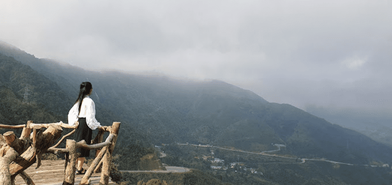 Lầu vọng cảnh là địa điểm được nhiều du khách ghé thăm khu du lịch thác Tình Yêu Sa Pa