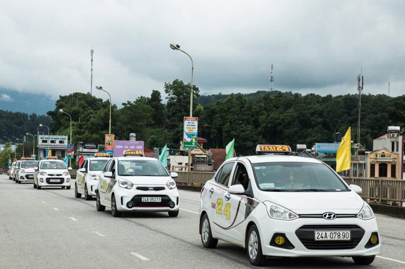 Bạn có thể chọn taxi, lưu lượng xe lớn và điểm đón linh hoạt, rất thuận tiện