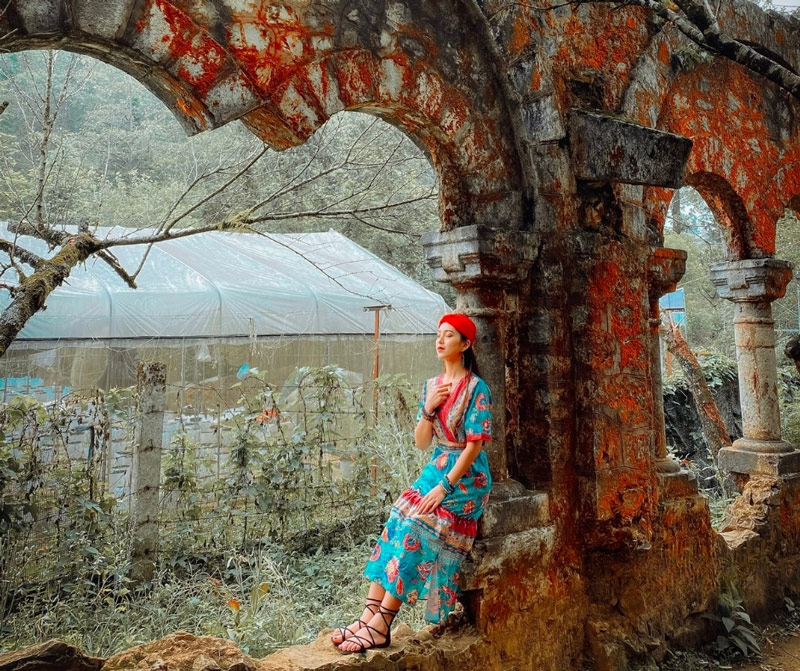 Khung cửa vòm là điểm chụp ảnh yêu thích của du khách