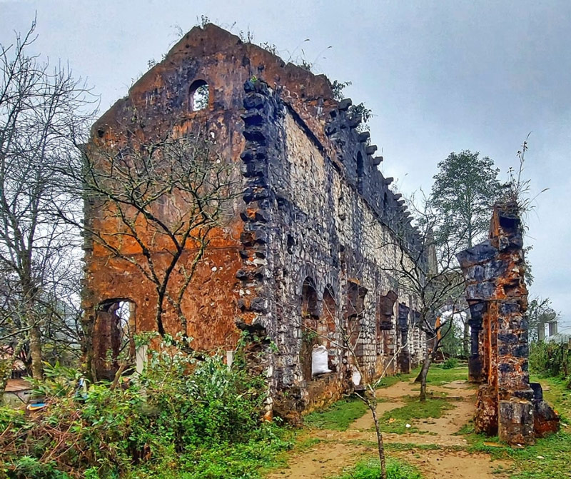 Cận cảnh tu viện cổ Tả Phìn