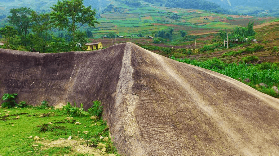 Bãi đá cổ Sapa - vẻ đẹp tiềm ẩn của núi rừng Tây Bắc