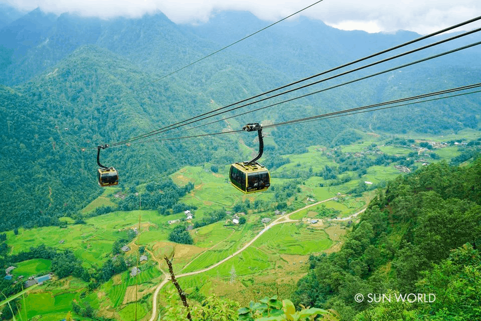 Những món ăn hấp dẫn được bày trí đẹp mắt trong không gian nhà hàng Vân Sam.