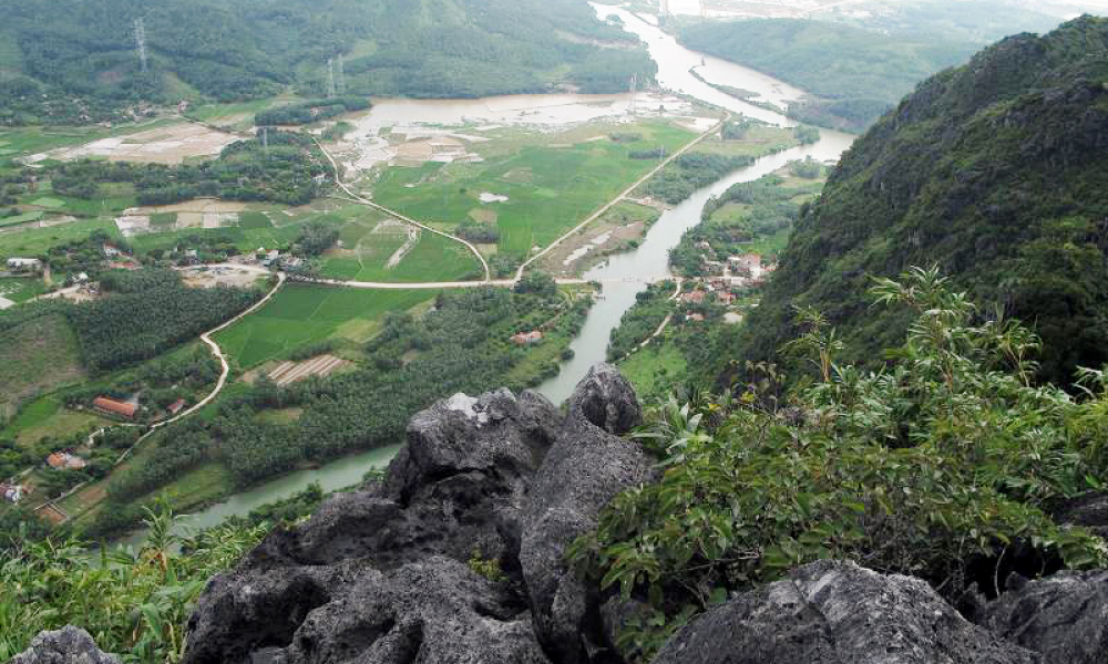 Núi Mằn là một khu du lịch sinh thái nổi tiếng với cảnh quan thiên nhiên hoang sơ, hùng vĩ (Nguồn: halongtourist.com.vn)