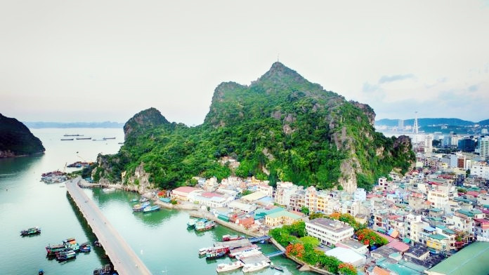 Núi Bài Thơ là nơi thường xuyên tổ chức các lễ hội truyền thống của người dân địa phương