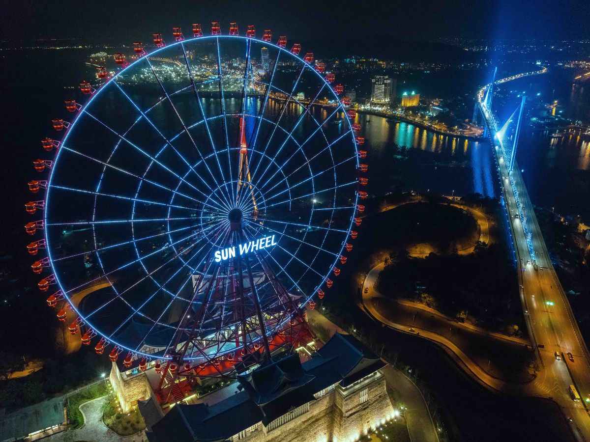 Sun Wheel cao 215m ngắm nhìn trên cao