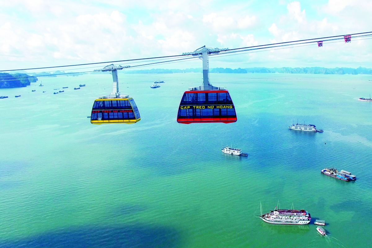 Ngắm trọn vịnh Hạ Long từ độ cao 200m cùng cáp treo Nữ Hoàng