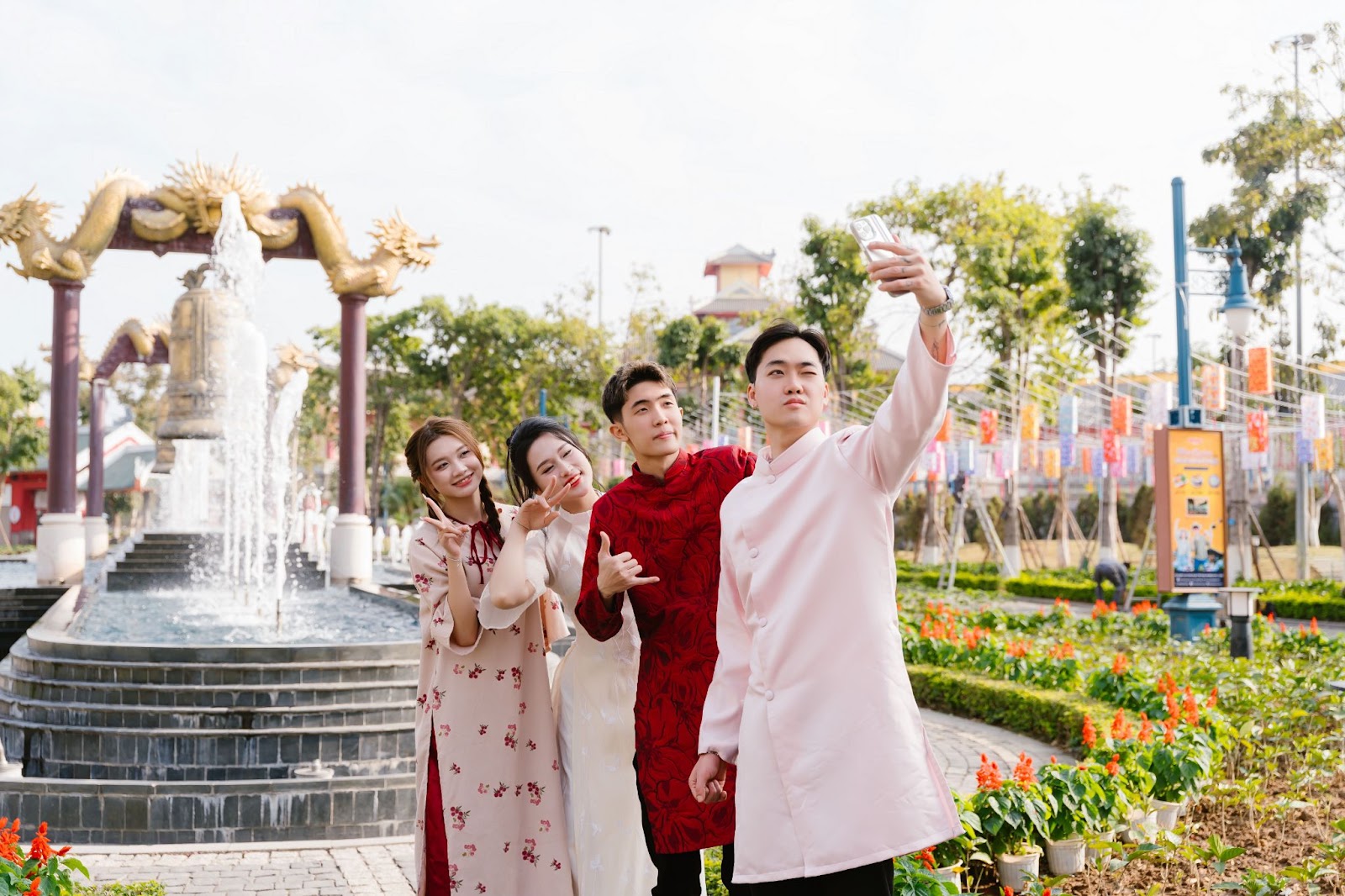 Dịp đầu xuân thời tiết dễ chịu là thời điểm lý tưởng cho du khách vui chơi ngoài trời