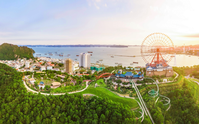 Tổ hợp giải trí Sun World Ha Long bên Vịnh di sản