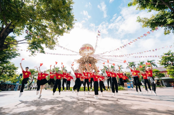 Khu du lịch trang hoàng cờ hoa đón đại lễ