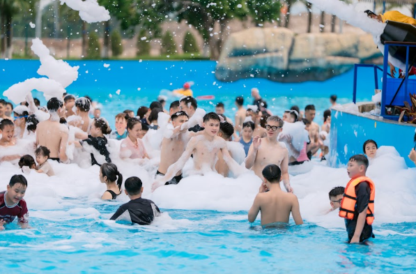 Foam Party tại Công viên nước Lốc Xoáy