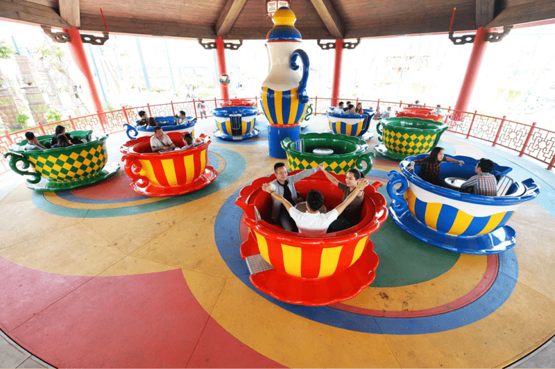 Trò chơi Vũ điệu cốc xoay ở Công viên Rồng phù hợp với nhiều đối tượng