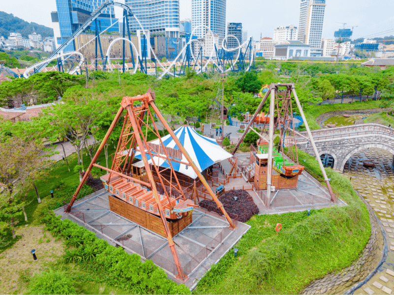 Vị trí chiếc Tàu hải tặc nằm ngay bên cạnh trò chơi Phi long thần tốc